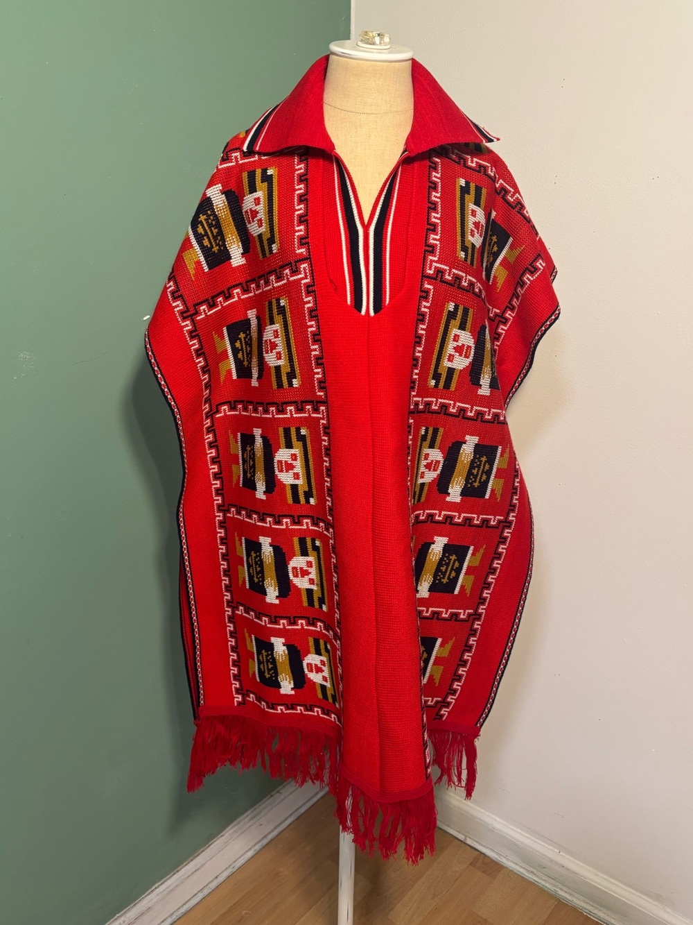 NOS Vintage MCM Red Patterned Women's Aztec Print Knit Poncho
